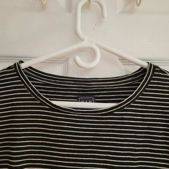 5/$20 Black white striped oversized boxy crewneck tee t-shirt GAP medium - Picture 2 of 4